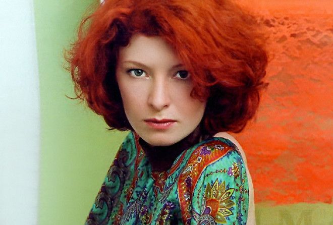 Российская актриса с рыжими кудрявыми волосами (27 фото)