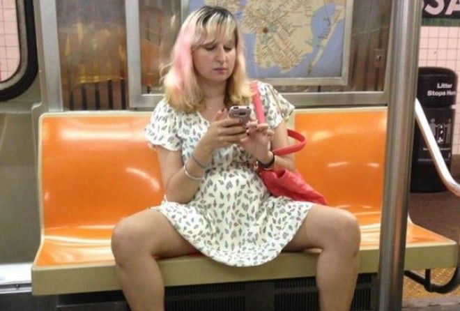 Молодая девушка раздвигает бедра - порно видео на city-lawyers.ru