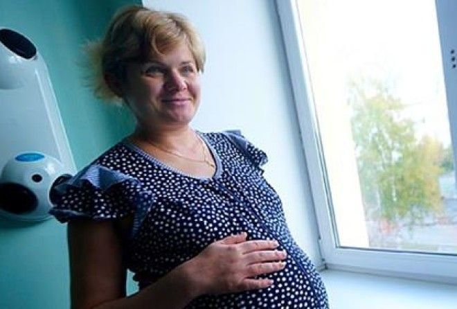Взрослая женщина забеременела от сына