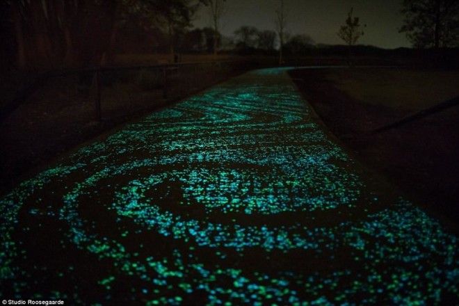 Светящаяся велодорожка d честь Винсента Ван Гога (Van Gogh–Roosergaarde Bicycle Path), Ейндховен, Нидерланды