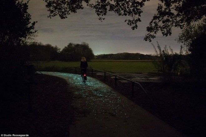 Светящаяся велодорожка d честь Винсента Ван Гога (Van Gogh–Roosergaarde Bicycle Path), Ейндховен, Нидерланды