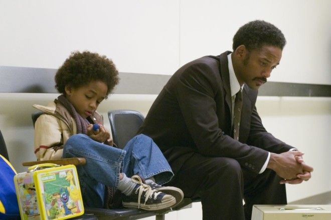 PK13 DF01287 Jaden Christopher Syre Smith left and Will Smith star in Columbia Pictures drama The Pursuit of Happyness Photo Credit Zade Rosenthal