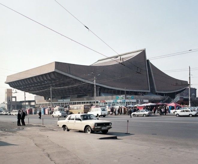 Кинотеатр «Россия» в Ереване, Армения.