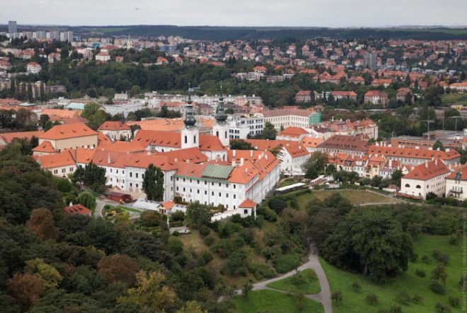 Вид на Прагу с Петршинской башни 