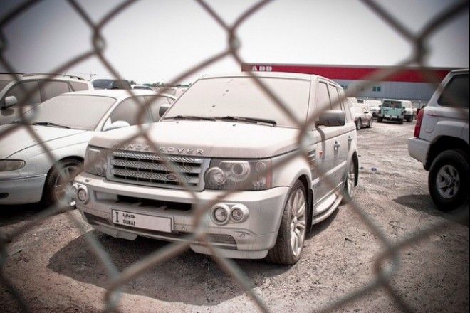 Почему в Дубаи бросают элитные автомобили 