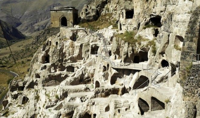 10 удивительных фактов о городах в пещерах, где могли бы жить гномы
