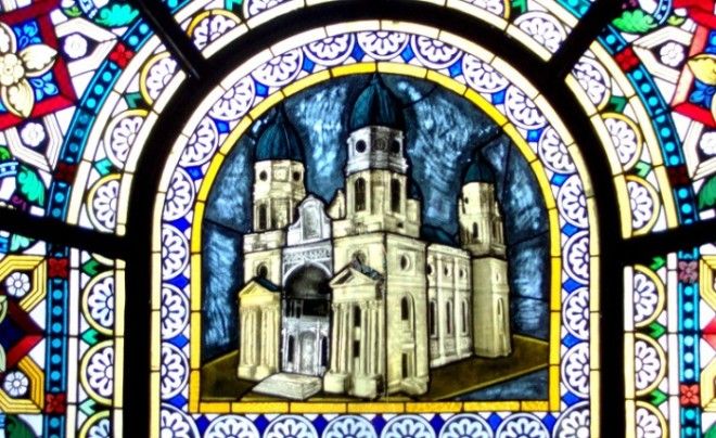 Витраж является частью кафедрального собора Святой Марии румынского города Яссы и считается самым большим православным храмом Румынии.