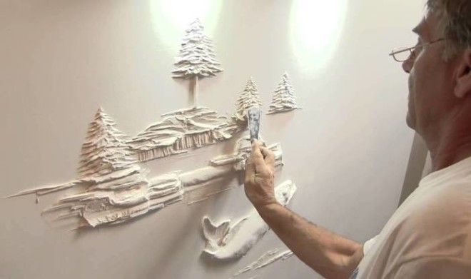 Талантливый самоучка создает невероятно красивые барельефы на стенах квартир