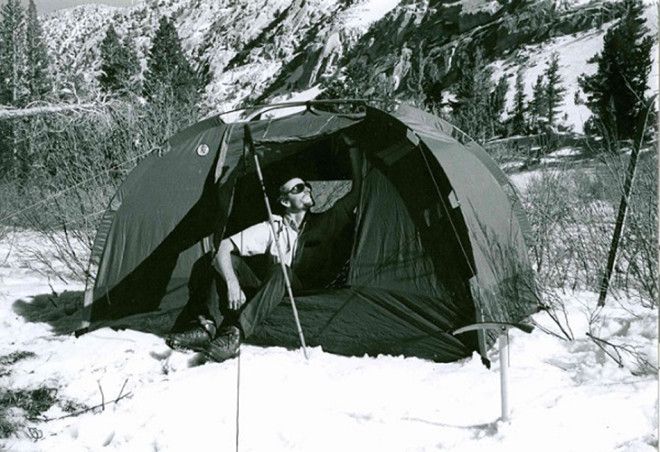 Свой нынешний облик палатки в форме купола приобрели благодаря модели A-16 Dome Tent, которая была выпущена компанией Adventure-16 в 1971 году. Она была двухслойной, каркас был сделан из наборных алюминиевых дуг, а основным материалом был нейлон с водоотталкивающей пропиткой. Палатка имела небольшой вес даже по современным меркам – всего 2,5 килограмма.