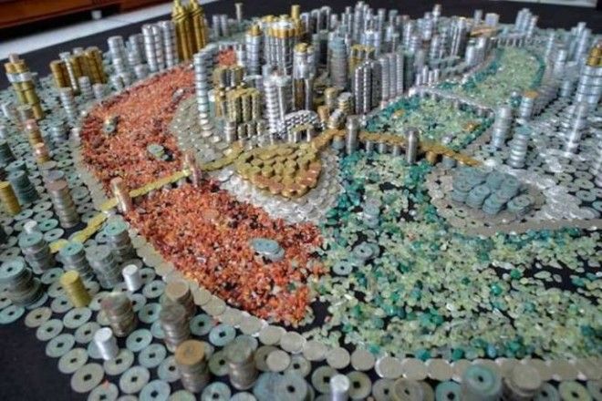 Китаец за месяц построил макет родного города из 50 тысяч монет