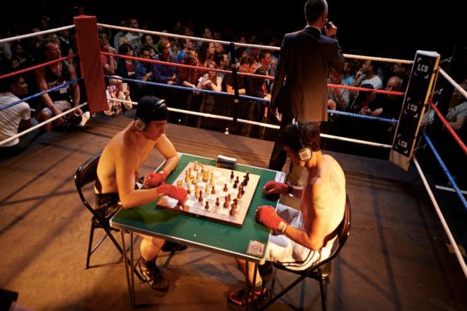 Шахбокс Этот вид спорта появился на стыке двух абсолютно разных дисциплин — шахмат и бокса. Бой включает 11 раундов. По нечетным соперники пытаются поставить мат, а по четным — отправить противника в нокаут.
