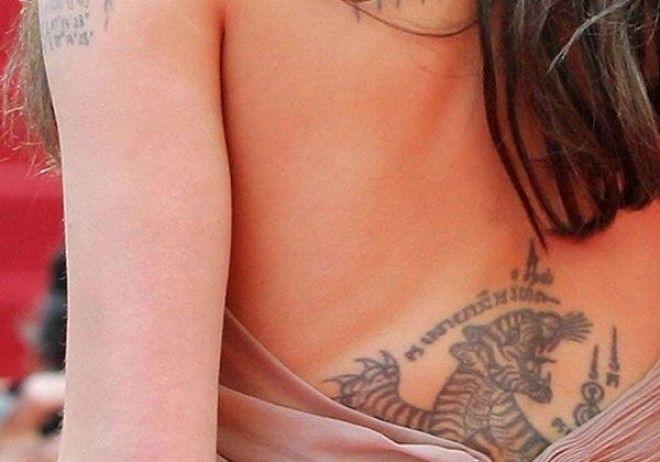 СМИ расшифровали значение татуировок Анджелины Джоли