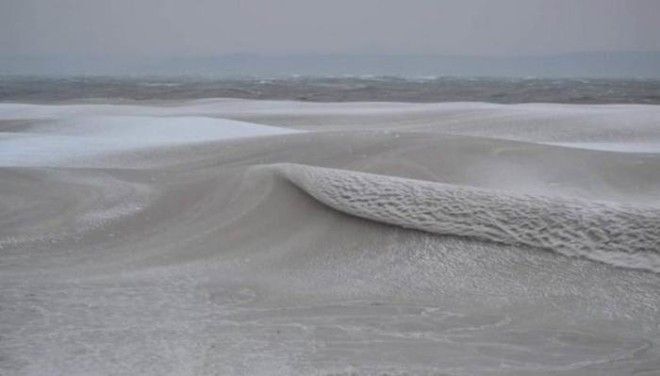 Картинки по запросу На острове Нантакет замерзшие волны