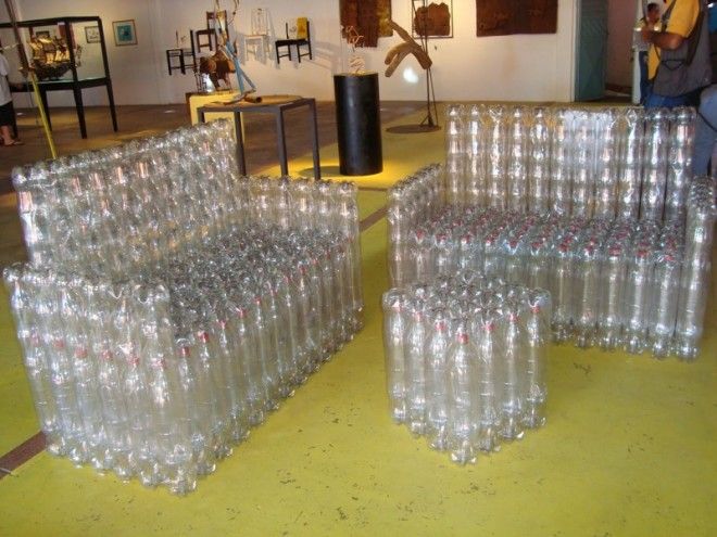 Но на самом деле потенциал пластиковых бутылок намного больше. Вот, например, полноценная мебель. очумелые ручки, пластиковые бутылки, поделки, прикол, юмор