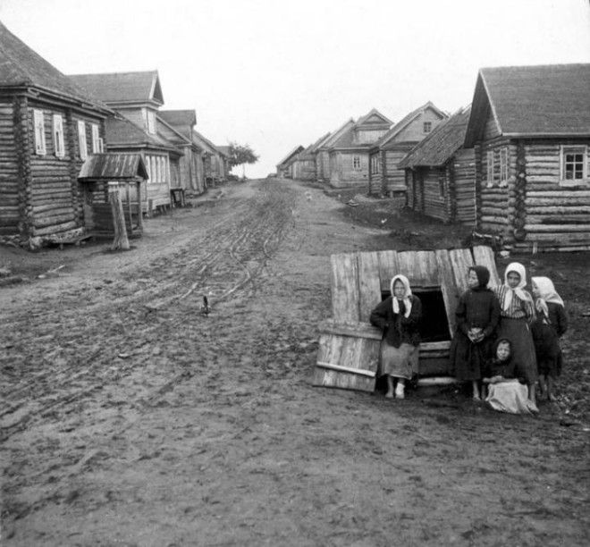 На деревенской улице.