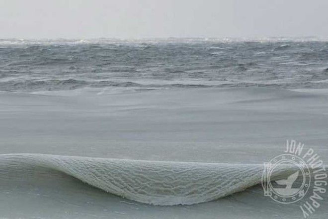 На острове Нантакет замерзли волны