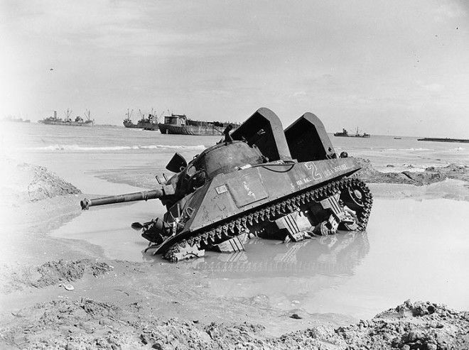 82. Увязший на пляже "Шерман" во время операции "Оверлорд" ВОВ 1941-1945, вмв, война