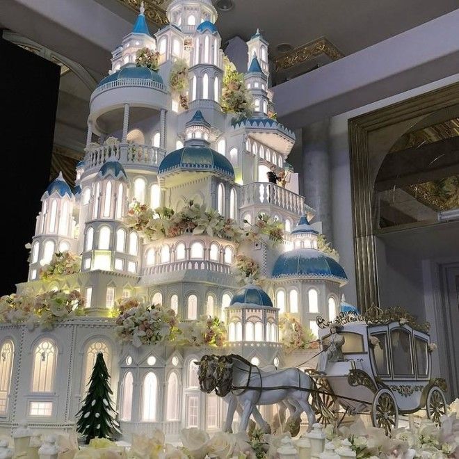 Торт за 179000 долларов на казахской свадьбе