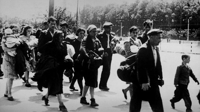 Еврейские семьи Чехословакии идут к зонам Австрии под контролем США, 1946 год