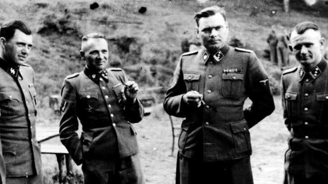 Йозеф Менгеле с офицерами СС
