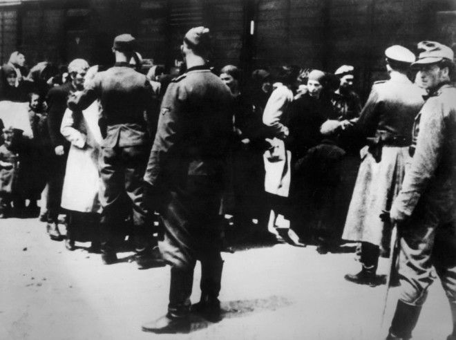 Приезд заключенных в Освенцим