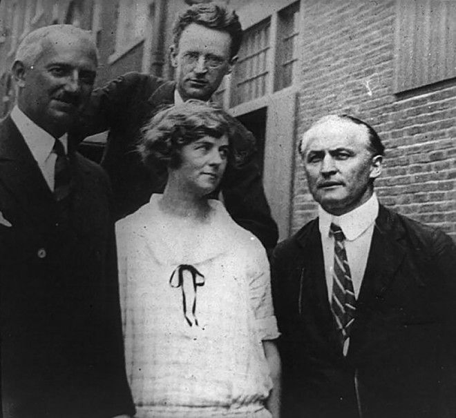 Harry Houdini lower row right and Mina Crandon