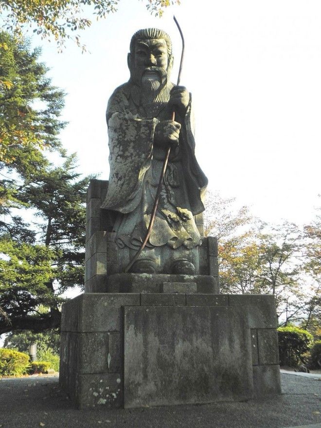 Statue of Emperor Kaitai