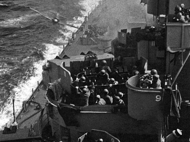 Kamikaze attack on the USS Missouri (BB-63)