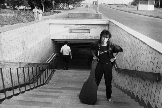Основатель и лидер рок-группы «Кино». СССР, Москва, 1986 год. Автор фотографии: Igor Mukhin.