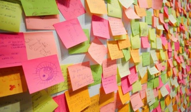 Ð¡ÐµÐ¹ÑÐ°Ñ ÑÑÐ¸ÐºÐµÑÑ Post-it Ð¸ÑÐ¿Ð¾Ð»ÑÐ·ÑÑÑ Ð´Ð°Ð¶Ðµ ÐºÐ°Ðº Ð¸Ð½ÑÑÑÑÐ¼ÐµÐ½Ñ ÑÐ¾Ð²ÑÐµÐ¼ÐµÐ½Ð½Ð¾Ð³Ð¾ Ð¸ÑÐºÑÑÑÑÐ²Ð°