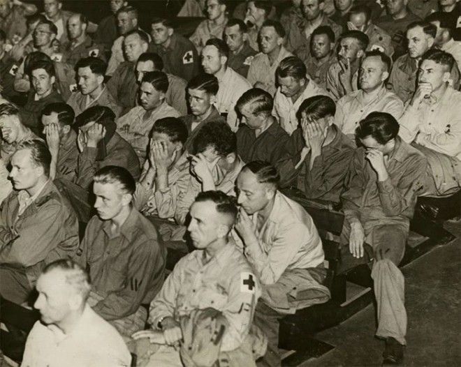 6 Немецкие солдаты реагируют на кадры хроники о концлагерях 1945 г война история память