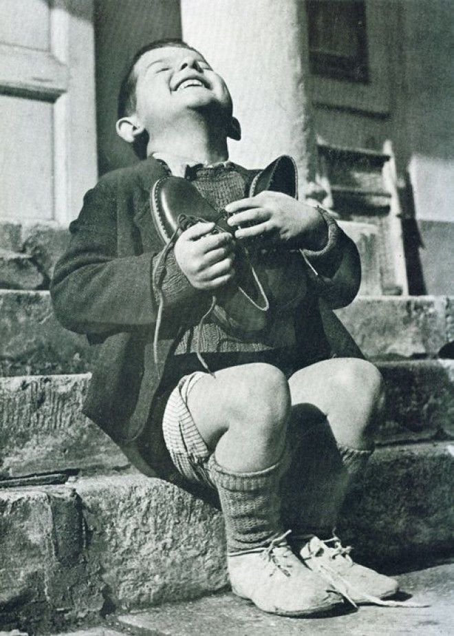 8 Австрийский мальчик получил новую пару обуви Вторая Мировая Война война история память