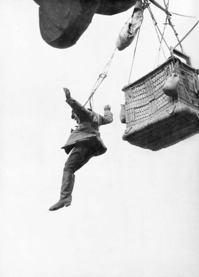 7. Немецкий наблюдатель прыгает с парашютом с воздушного шара, 1918 война, война в воздухе, война в небе, вторая мировая война, исторические фото, первая мировая война