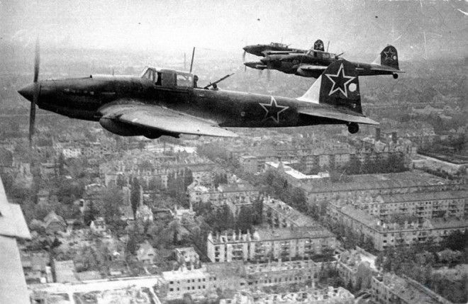 10. Звено Ил-2М над Берлином в 1945 году война, война в воздухе, война в небе, вторая мировая война, исторические фото, первая мировая война