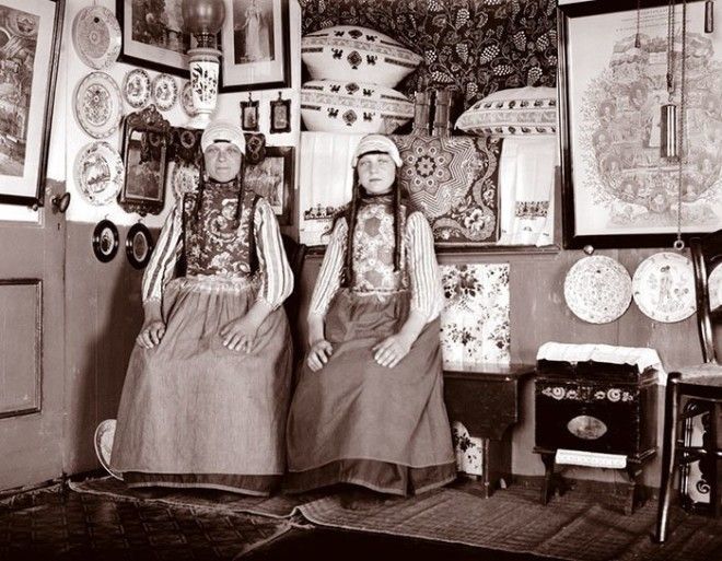 Девушки в своем доме, маркен, Голландия ХХ век, винтаж, восстановленные фотографии, европа, кусочки истории, путешествия, старые снимки, фото