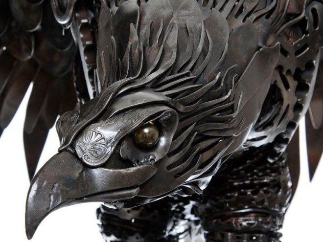 Поразительные скульптуры животных и фантастических существ из выброшенного металлолома