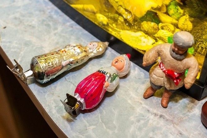 Найденные в кладовке старые елочные игрушки затянули на миллион рублей
