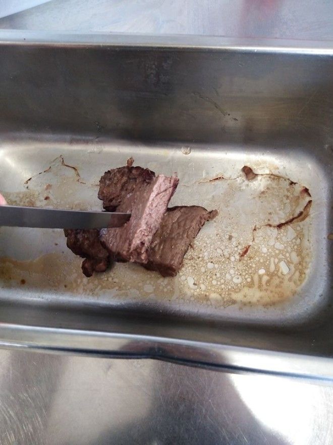 В Австралии жарит так, что мужик приготовил стейк прямо в салоне авто