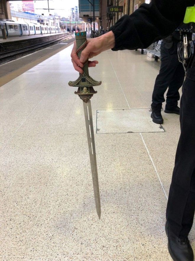 На вокзале Кингс-Кросс задержали 15-летнего пацана с массивным мечом
