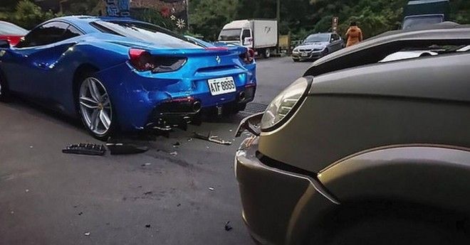 Попал по полной: 20-летний парнишка уснул за рулем и протаранил 4 Ferrari