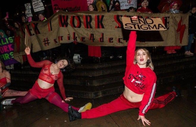Не парад мутантов, а марш лондонских проституток