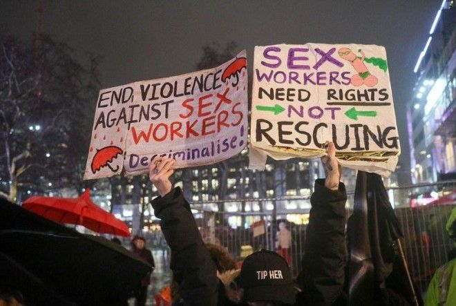 Не парад мутантов, а марш лондонских проституток