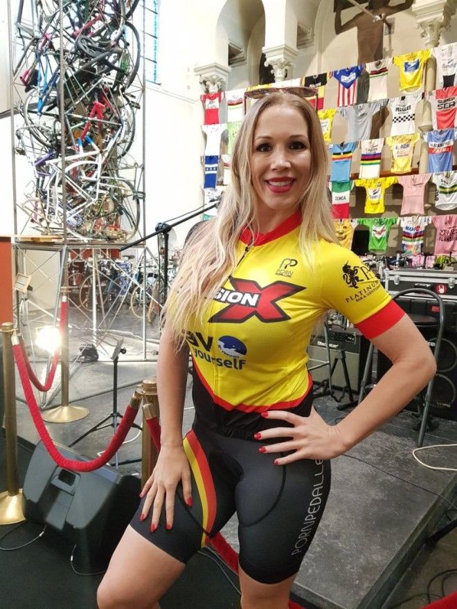 Велоклуб порнозвезд закрыли - чиновники посчитали, что он порочит велоспорт