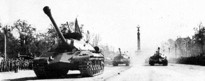 Зачем Советский Союз показал на параде в Берлине танки ИС-3