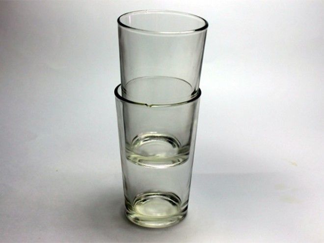 Есть простое средство которое поможет легко рассоединить два слипшихся стакана Фото i2wpcom