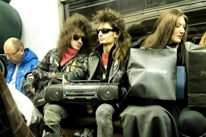 В метро, как на праздник! :-)