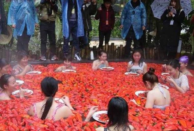 В Китае прошел традиционный конкурс по поеданию красного острого перца
