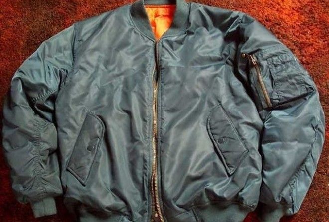 Помнится, в 90-ых эти куртки особо жаловали  скинхеды.