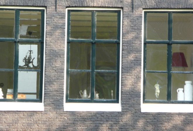 Закон, запрещающий гражданам завешивать окна действует до сих пор